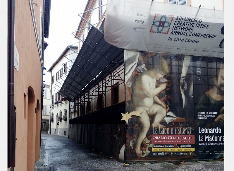 Tra Palazzo Molajoli e Chiavelli...