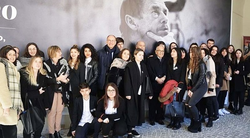  Il gruppo alla mostra su Havel al Palazzo del Podestà nel febbraio scorso