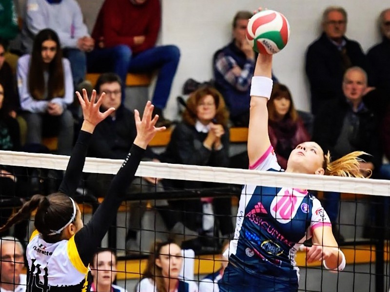 La pallavolista fabrianese Sofia Cerini approda alla Clementina 2020