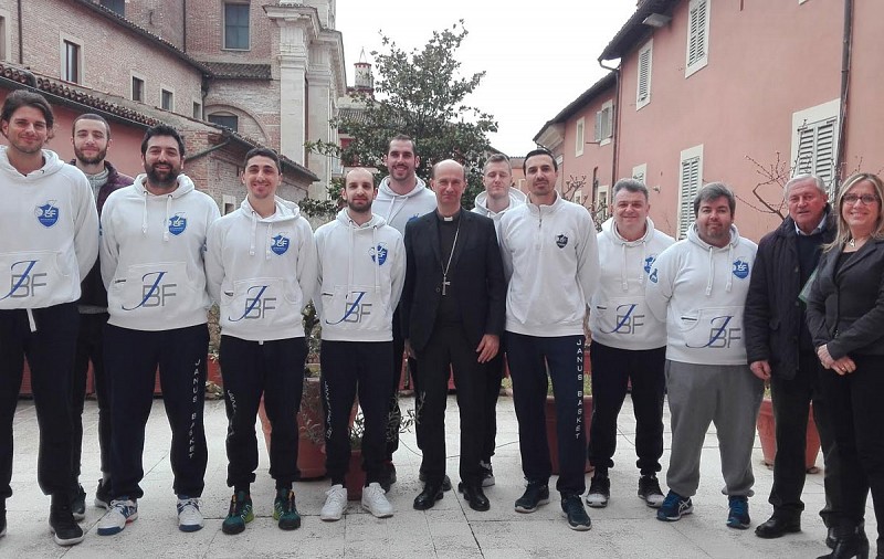 La Ristopro Fabriano Basket ha incontrato Monsignor Stefano Russo