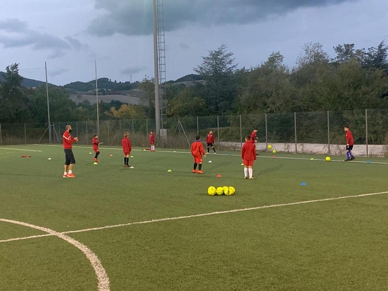 La scuola calcio Fortitudo Fabriano Cerreto è felice per i numerosi ragazzi che hanno esordito in prima squadra