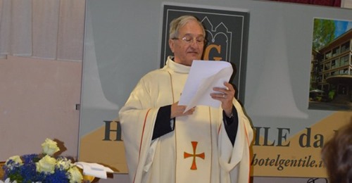 La città acclama don Aldo Mei
