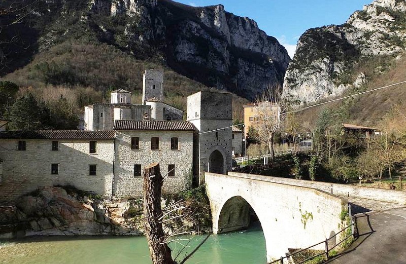 Frasassi, l'ora del Giro