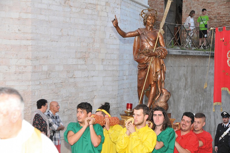 Attesa per la festa del patrono