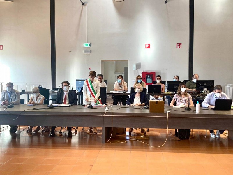 L'ex sindaco Santarelli si toglie i sassolini dalla scarpe