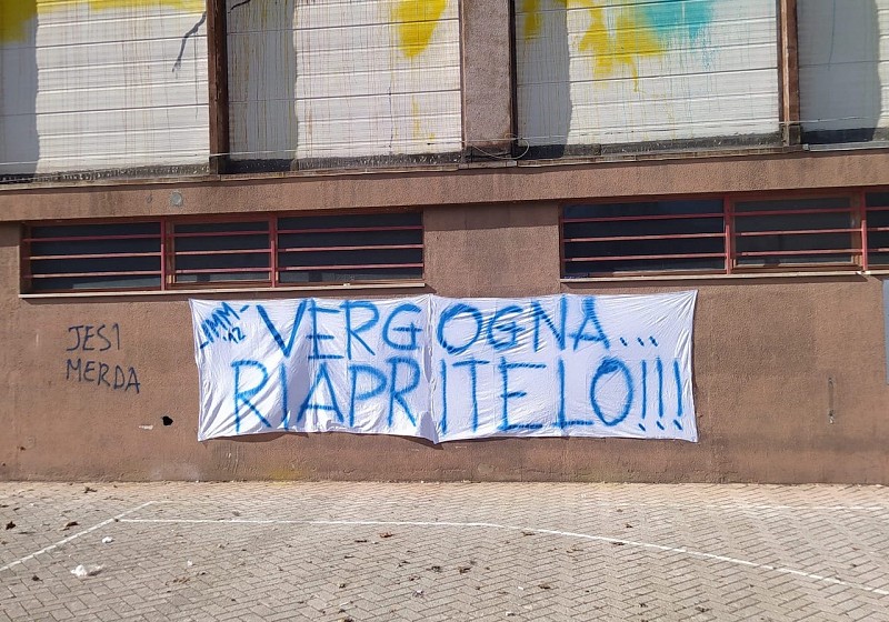 Lo striscione che il gruppo 
