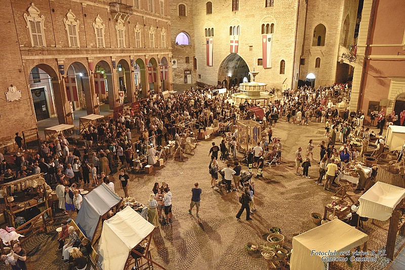 Via alle hostarie, poi gli eventi del Palio