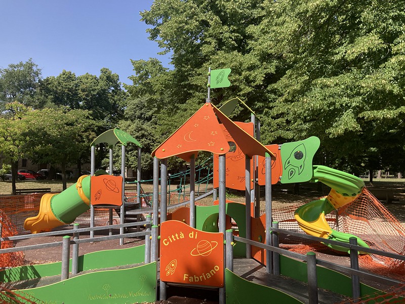 Un gioco inclusivo ai giardini