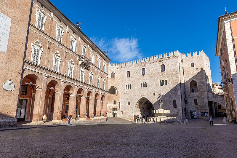 Un bando per il centro storico