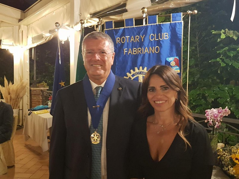 Cambio al Rotary Club