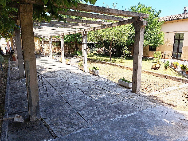 Sei appartamenti per anziani