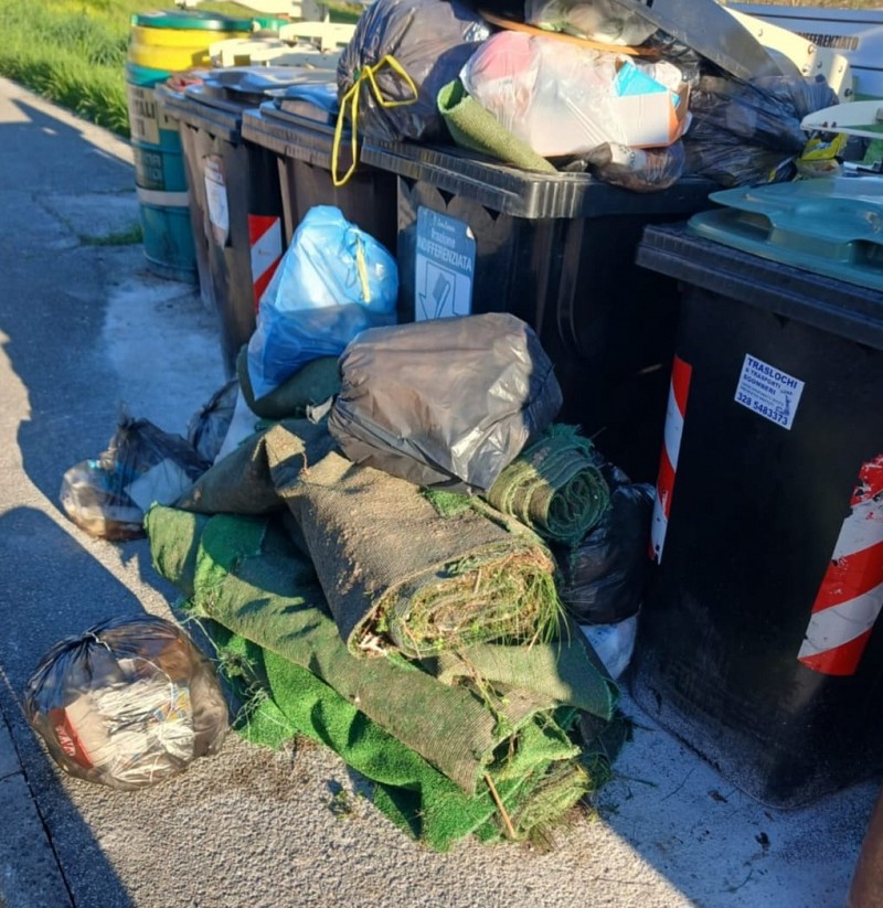 Rifiuti abbandonati ad Albacina