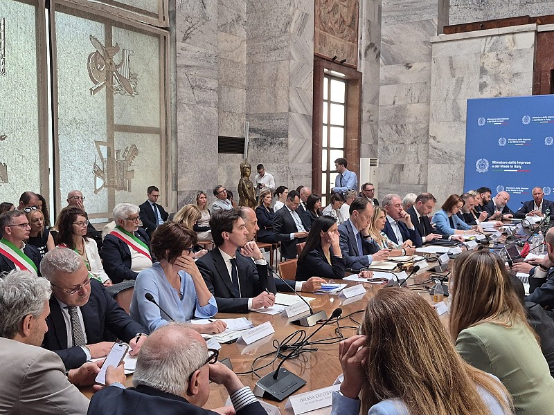 Electrolux, stop al piano per 50 giorni