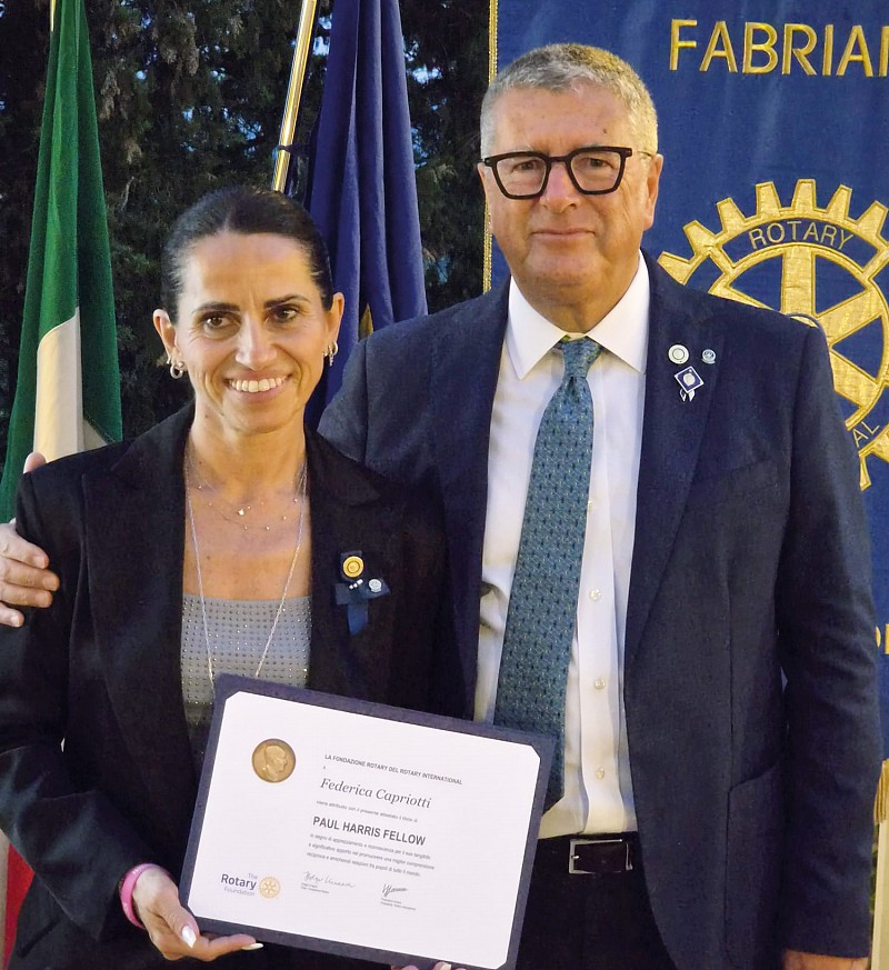 Cambio di guardia al Rotary