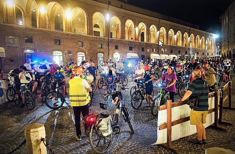 Pedalate sotto le stelle