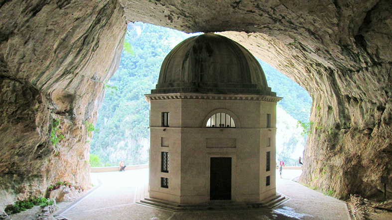 La Veglia di Pentecoste a Frasassi