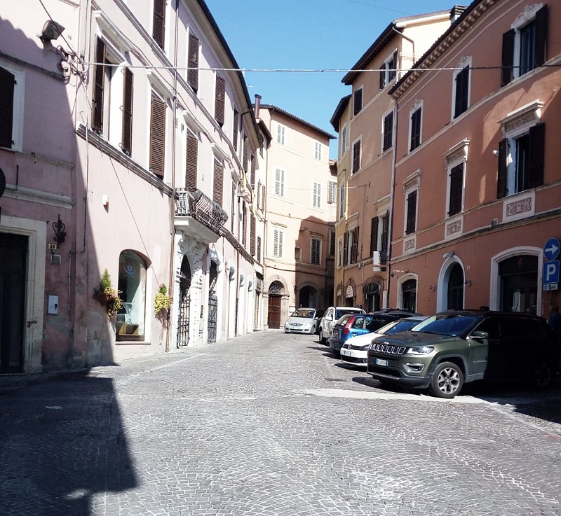 Via Cialdini, in pieno centro