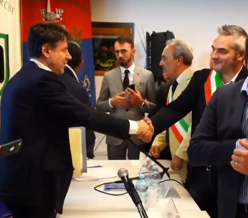 Il sindaco Santarelli e il premier Conte