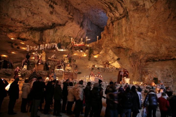 Genga e il presepio vivente più grande d'Italia