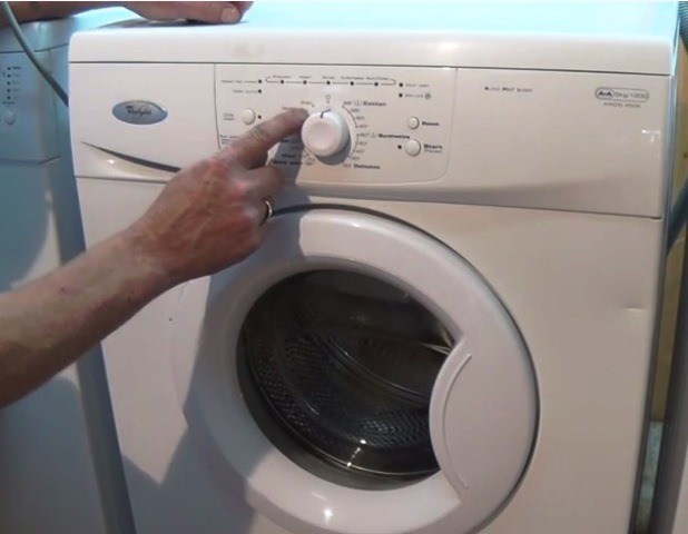 Whirlpool: scioperano gli impiegati